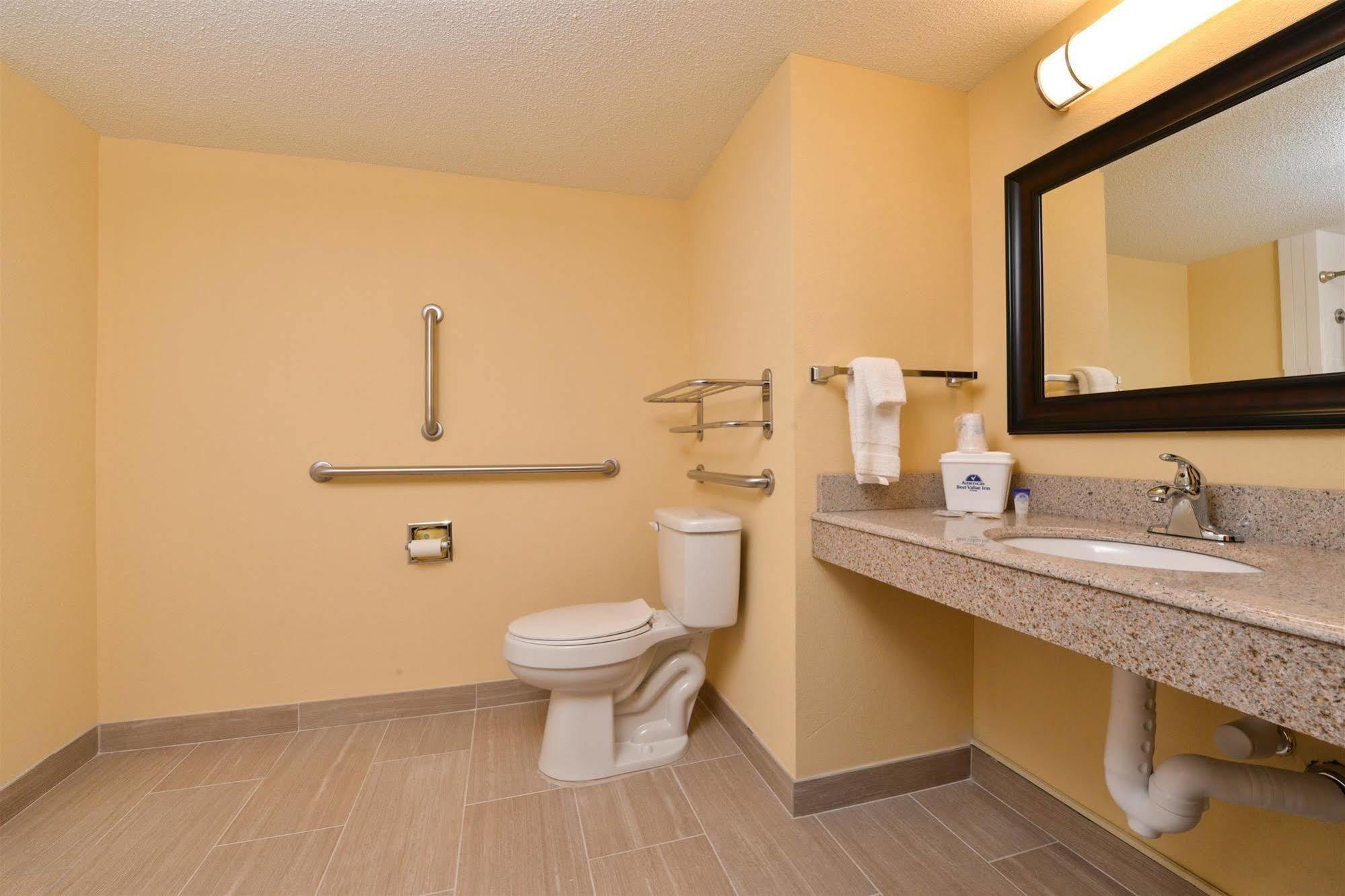 Americas Best Value Inn Tupelo Barnes Crossing Екстериор снимка