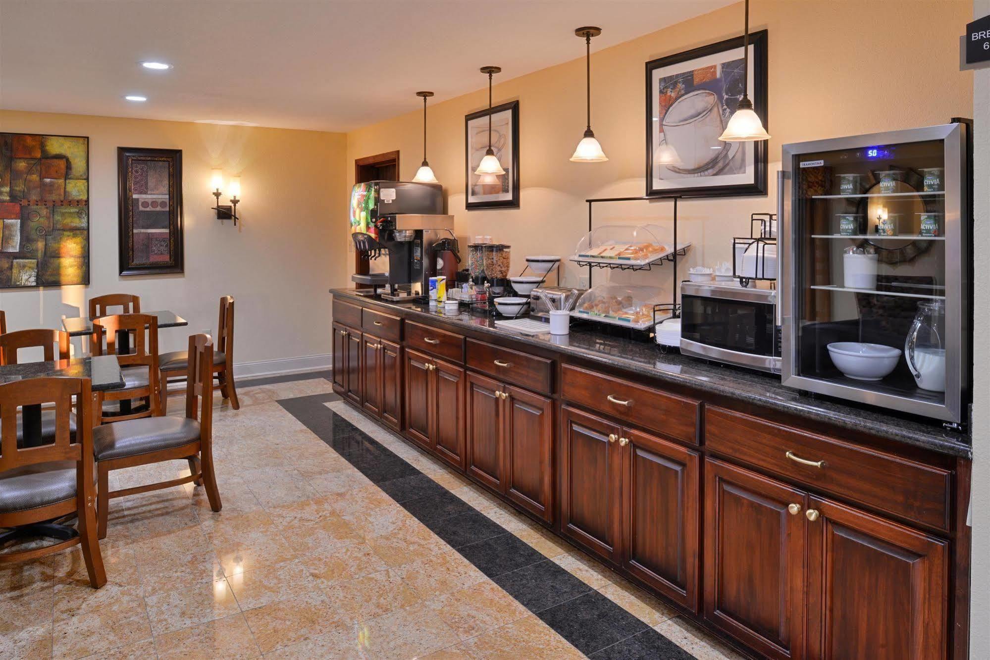 Americas Best Value Inn Tupelo Barnes Crossing Екстериор снимка